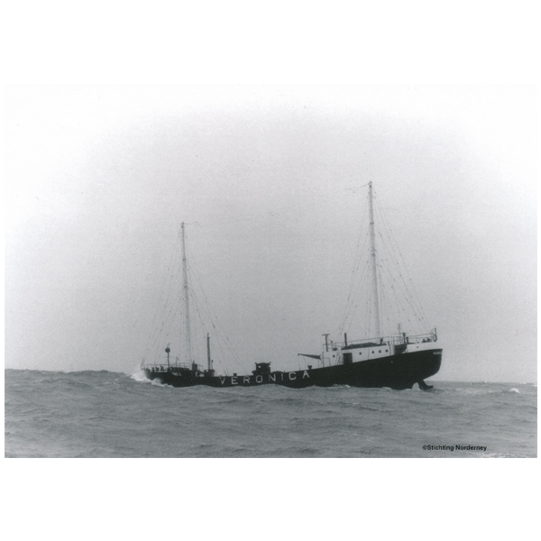 Radio Veronica, anker van mijn jeugd - Marjan van den Dorpe (boek) Met gratis fotokaart van de 'Norderney' - Afbeelding 3
